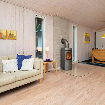 Scenic Holiday In Near Sea Semesterbostad *
